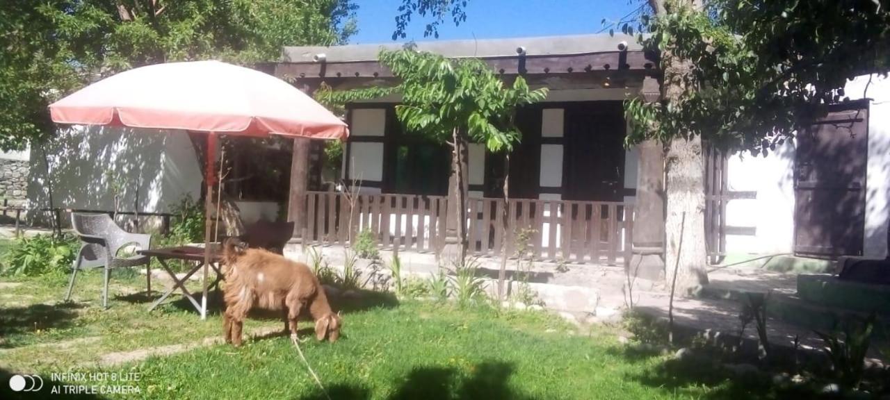 Resort Little Tibet Скарду Екстериор снимка